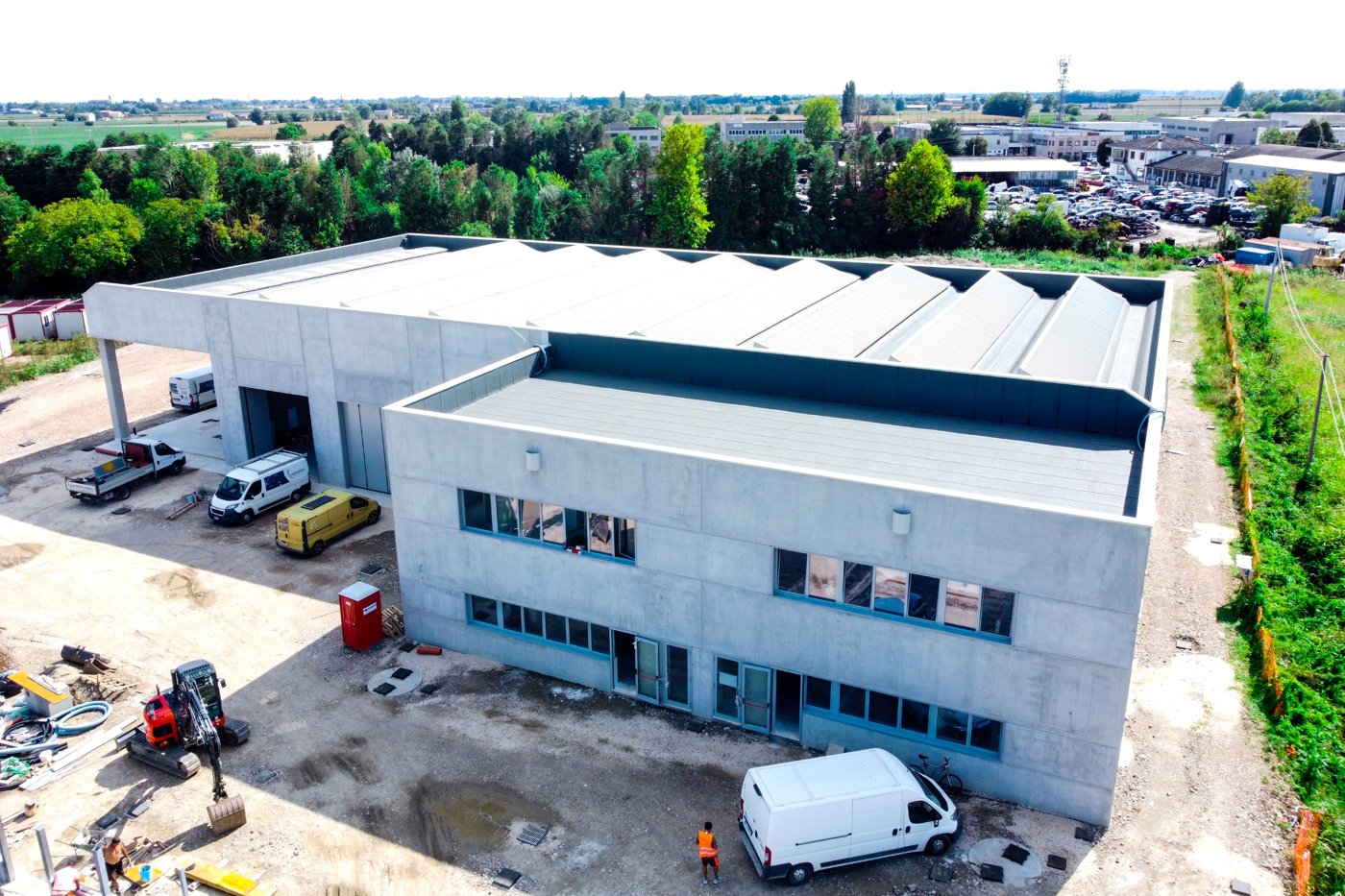 Officine Mantovan: capannone con uffici e pensilina, Rovigo