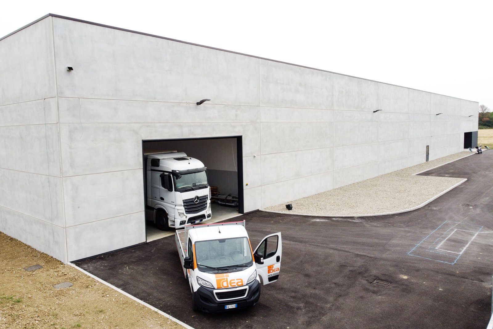 Mollificio Guidi: il camion che carica: l'azienda lavora